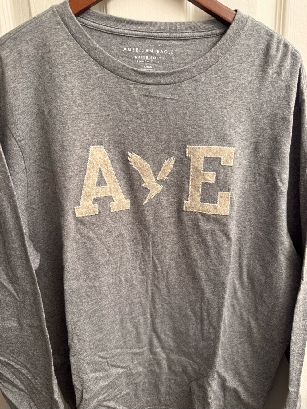 American Eagle Outfitters Gray Long Sleeve Tee with Cream A E Logo - Picture 1 of 3